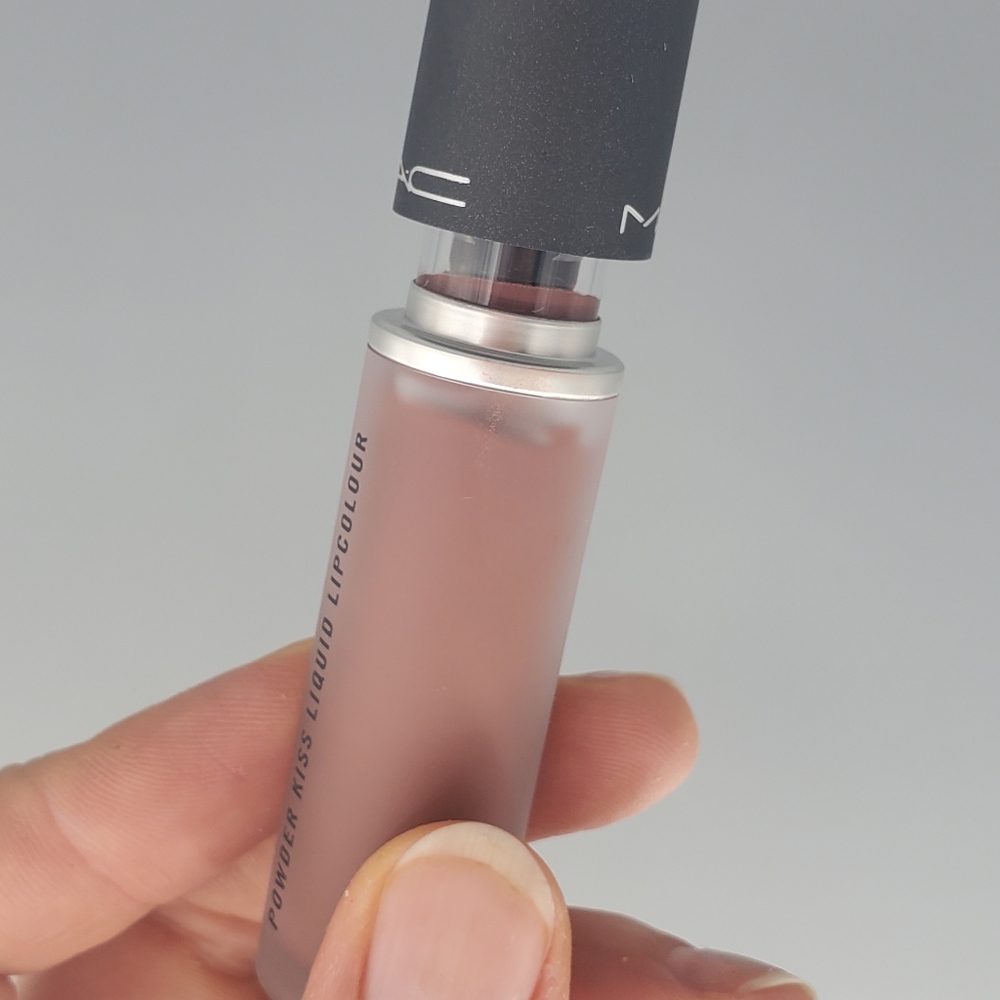 MAC Powder Kiss Liquid Lipcolour, Over the Taupe 997 - Picture 5 of 6